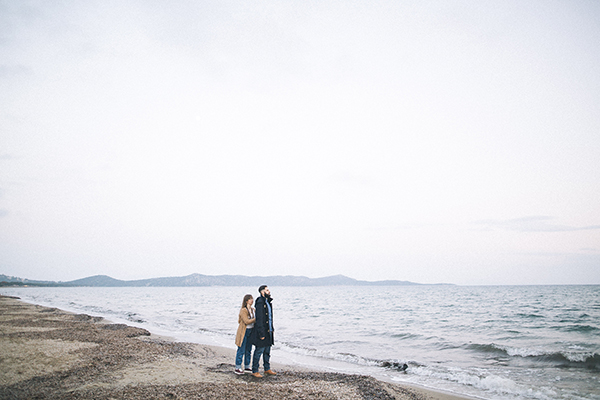 winter-engagement-photoshoot-at-the-beach (11)