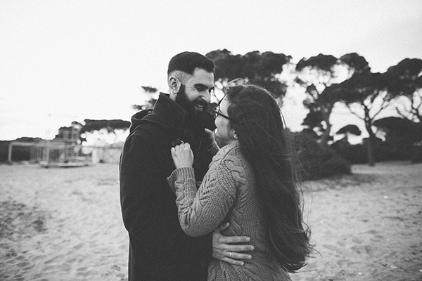 winter-engagement-photoshoot-at-the-beach (3)