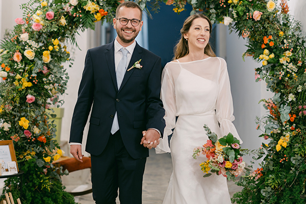 Pretty +  bright γάμος στην Τήνο με λουλούδια του αγρού  | Μαρία & Χρήστος